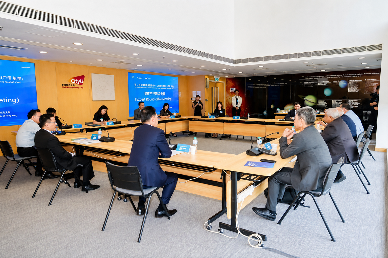 Experts take part in a roundtable discussion at the Hong Kong Summit Forum.