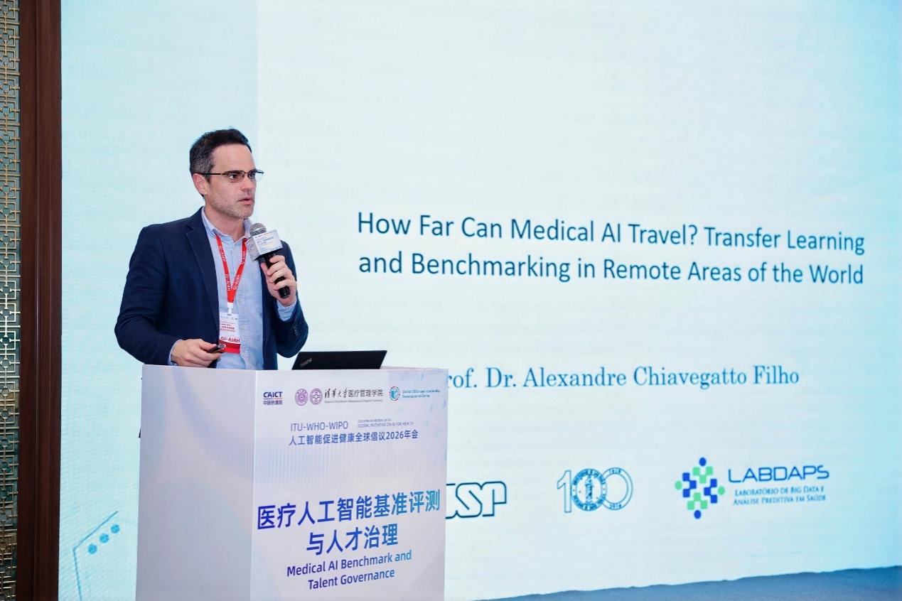 Alexandre Filho, Co-Chair of the GI-AI4H Topic Group on Maternal and Reproductive Health, delivers a keynote presentation.