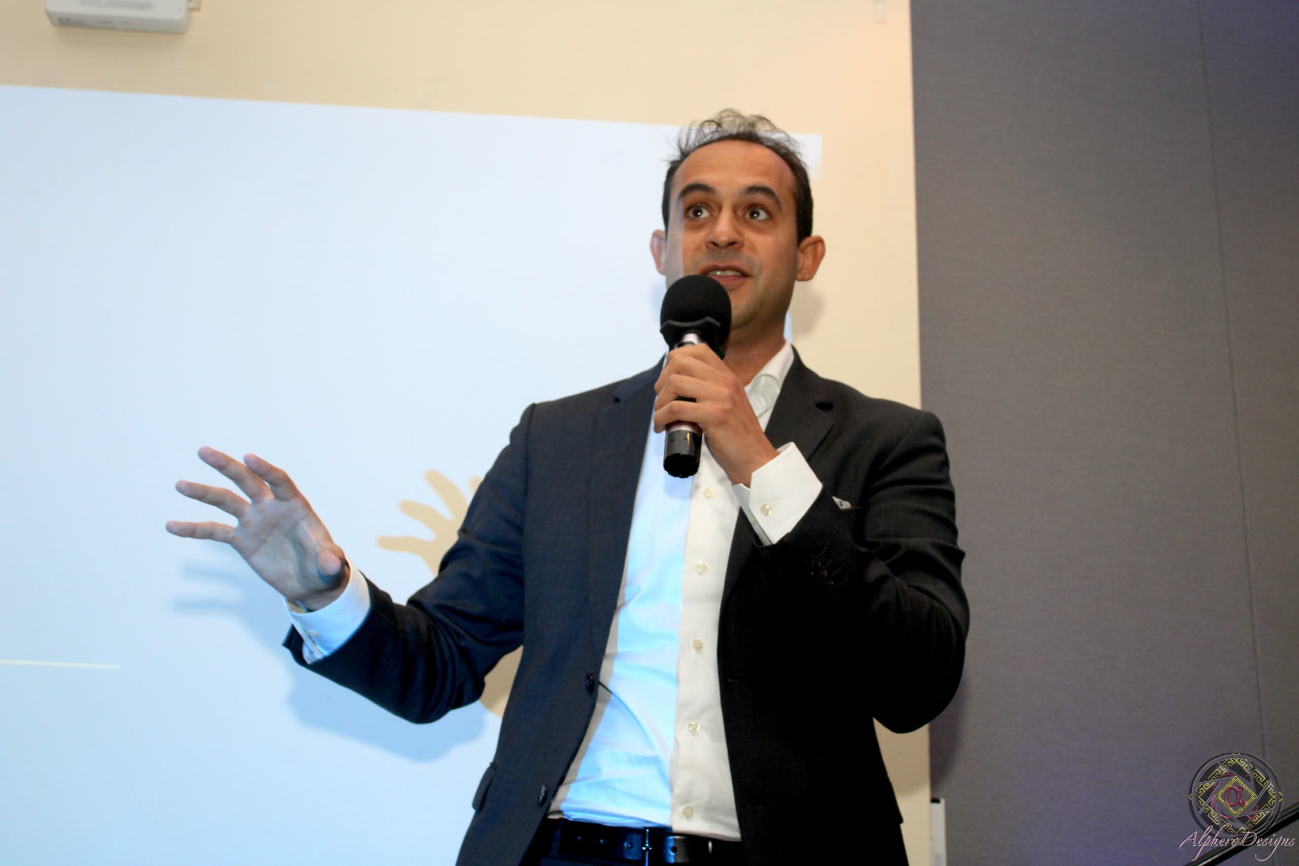 A delegation speaker addresses students during the ITU Youth Digital Hubs session.