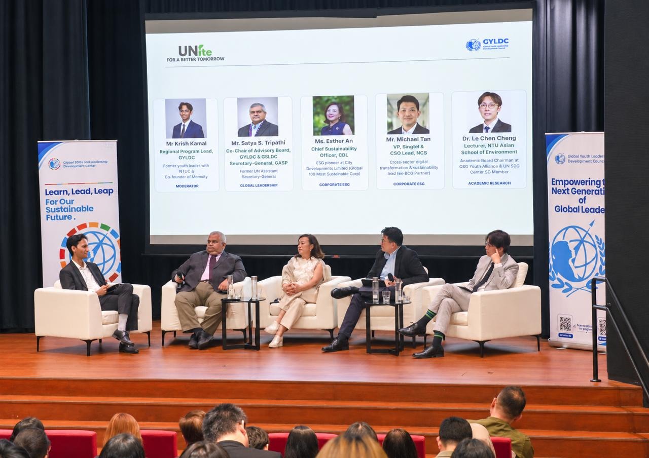 Fireside panel discussion on unlocking green finance for Southeast Asia with moderator Krish Kamal, Mr Satya S. Tripathi, Ms Esther An, Mr Michael Tan, and Dr Le Chen Cheng.